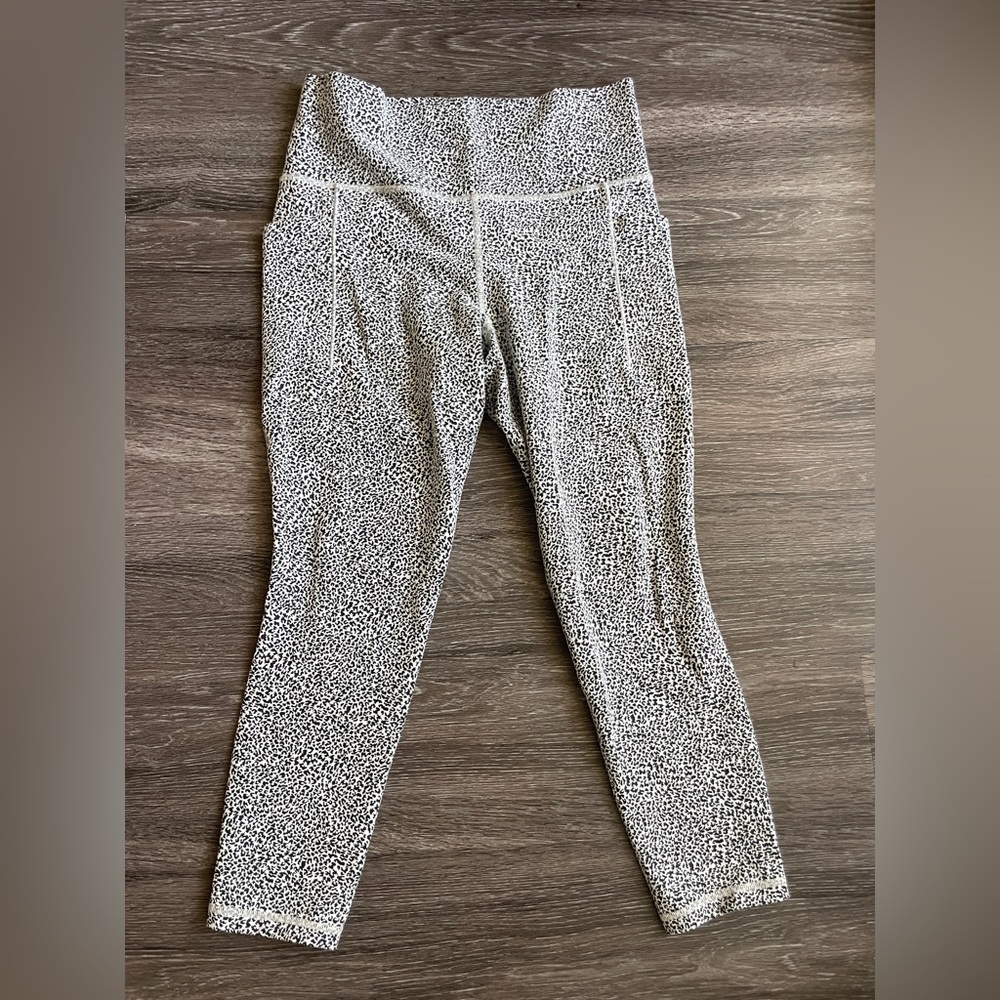 Athleta Salutation Stash Leggings with Pockets Size M